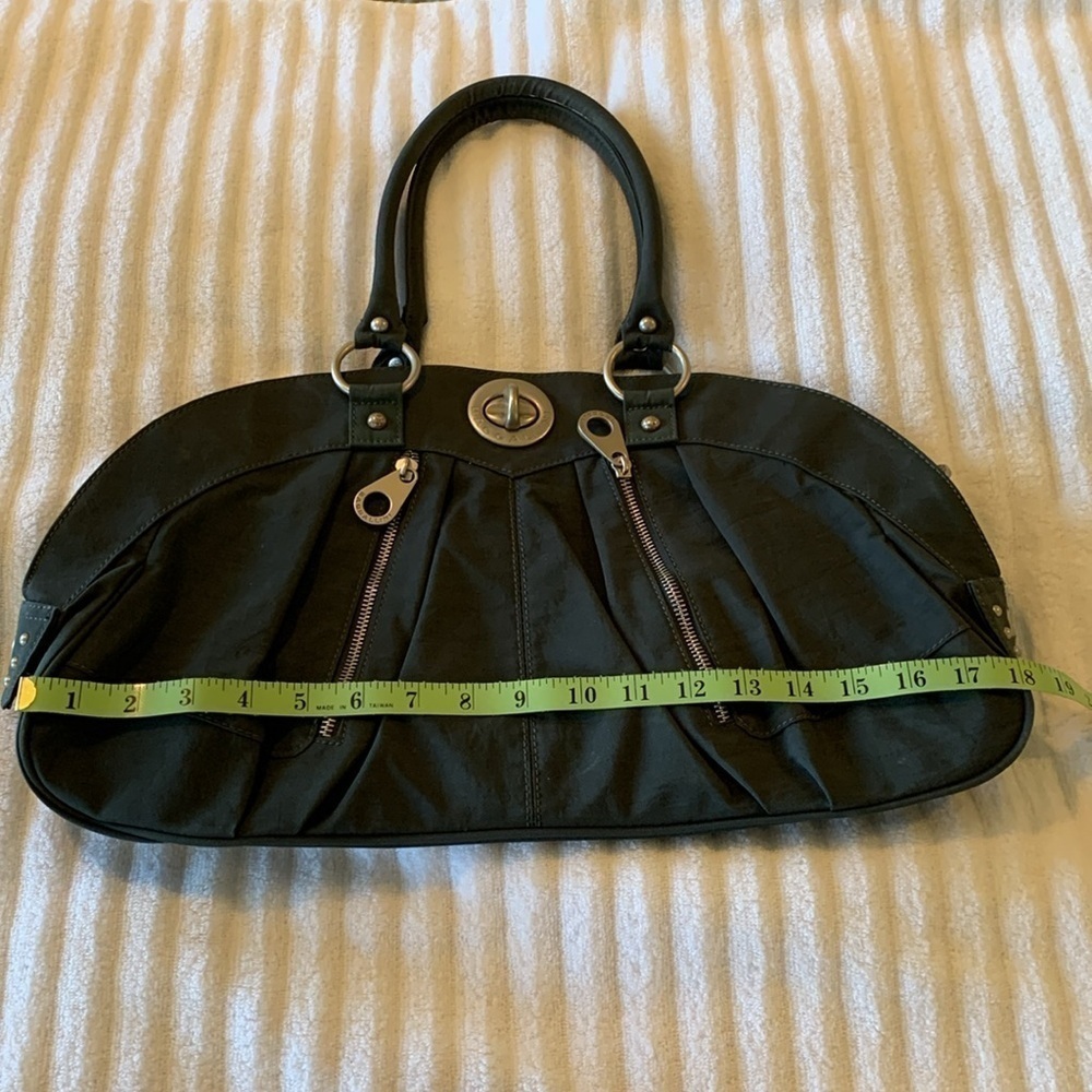 Baggallini Womens Gray Bag. Inside is Barbie Pink! Very roomy&clean. - Picture 7 of 14